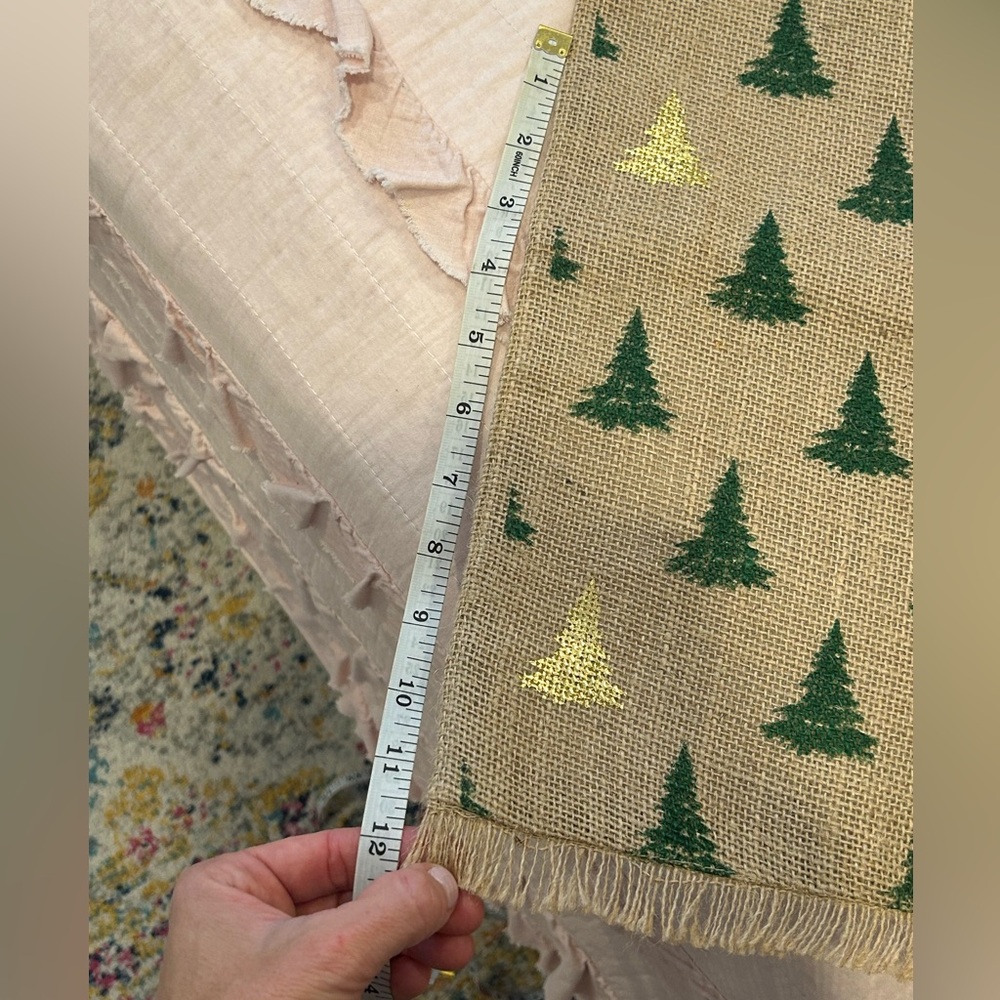 Green & Gold Christmas Tree Table Runner ๐ฒ๐ - Picture 5 of 8